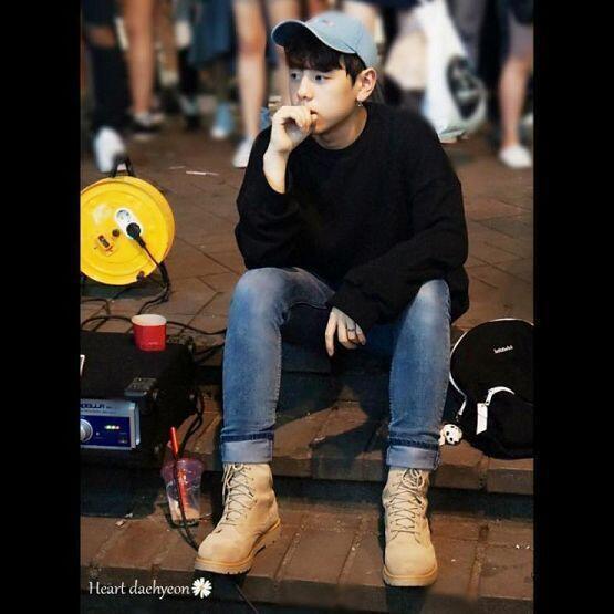 데뷔 전 버스킹하던 시절