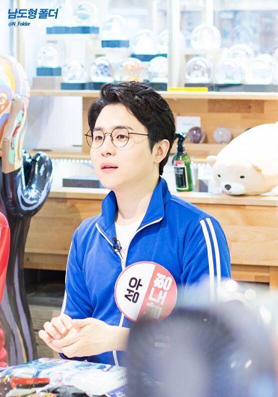 성우라 목소리도 좋은 사람이 이렇게 잘생기고 귀엽고 예뻐도 되는 거예요? 진짜 사랑해요 정말...ㅠㅠㅠ 아아... 파랑색이 너무 잘 받는 우리