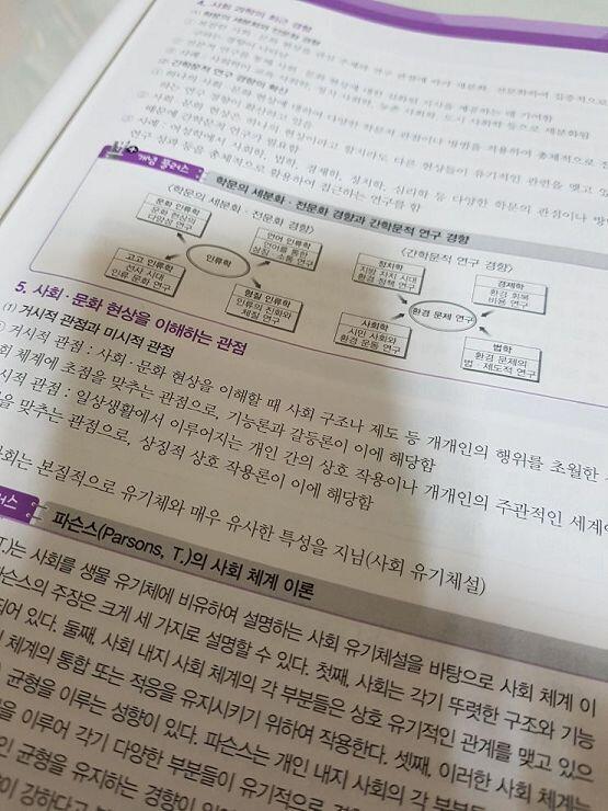 >>9 이 사진이랑 구도 비슷하게 해서 찍어봤어 난 갤럭시긴 한데 한 번 비교해봐