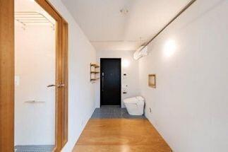 일본 원룸 근황이다 ㅋㅋㅋ 화장실이 이런식으로 방에서 보이는 거야? 별 이야기는 못 들어봤어