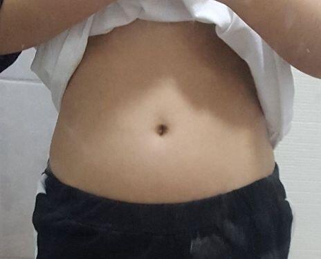 내 배 상태 복부비만?인가 암튼 다른곳에 비해 배만 나왔다 남들이 보기엔 어떨지 모르지만 나는 내 배가 싫다 배만 뽈록 나와서 넘 웃기자너ㅜ