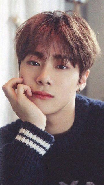아스트로 멍냥이 문빈 가만히ㅣ있으면 고양이 웃으면 강아지상~!