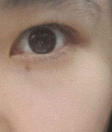 스레준데 화장 열심히하는데 나 왜이리 티가안나는건지 몰겠오ㅜㅜ 흐리게 뜨먼 보일까봐 흐리겓 떠봤는데 안보이네 속눈썹도 없어진거같애...