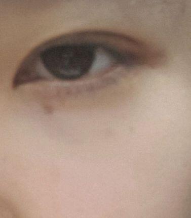 스레준데 화장 열심히하는데 나 왜이리 티가안나는건지 몰겠오ㅜㅜ 흐리게 뜨먼 보일까봐 흐리겓 떠봤는데 안보이네 속눈썹도 없어진거같애...