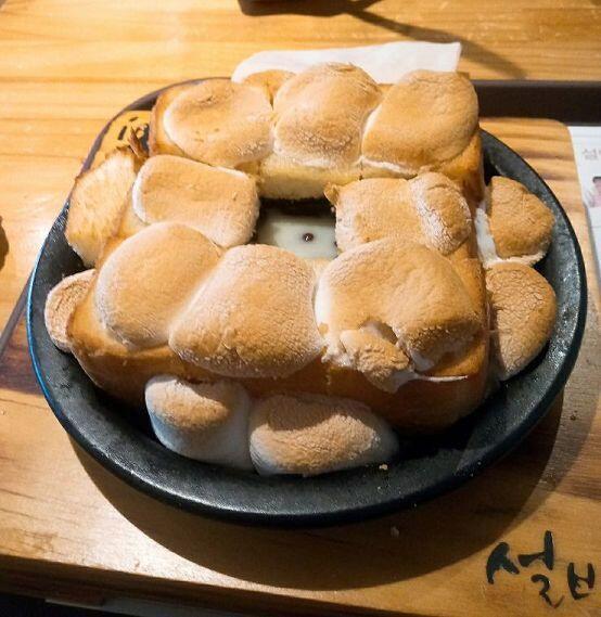설빙 딸기트리빙수였나..?하고 콘치즈빙수 크레페 설빙 마시멜로 어쩌구..