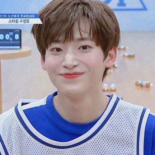 구정모!!! 우리 정모는 20살이고 키는 180이야 얼굴이 귀엽고 잘생겼고 귀여워 순수하고 엉뚱한 매력이 있어ㅜㅜ 많이 픽해줘