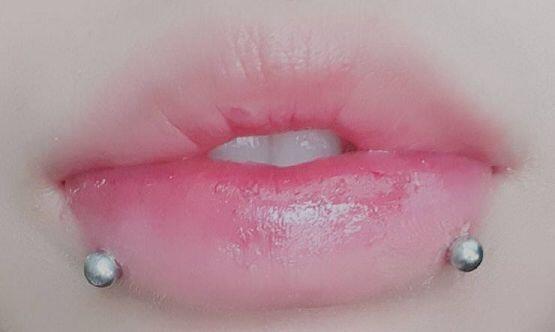 >>48 으아 칭찬 고마워 ... 그 정도인진 잘몰랐는데 장점하나 생겼네 헤ㅔ헤 >>49 웅! 안쪽 입술엔 납작한 걸로 고정돼있어 ㅎㅎ 오늘이