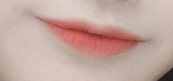 입술 좀 얇아서 슬프당..