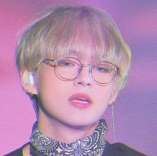 울 태태 ㅜㅜㅜㅜㅜㅜㅜ 저런 안경도 찰떡 같이 소화할 수 있는 얼굴이라구 ㅜㅜㅜㅜ