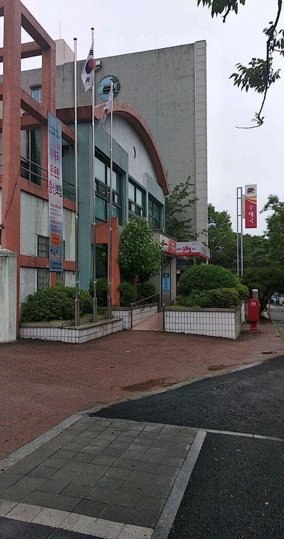 다녀왔어 편지는 4일 내로 발송된다고는 하던데 우체국 봉투가 아니라서 배송 조회는 못한대 잘 도착했으면 좋겠네..