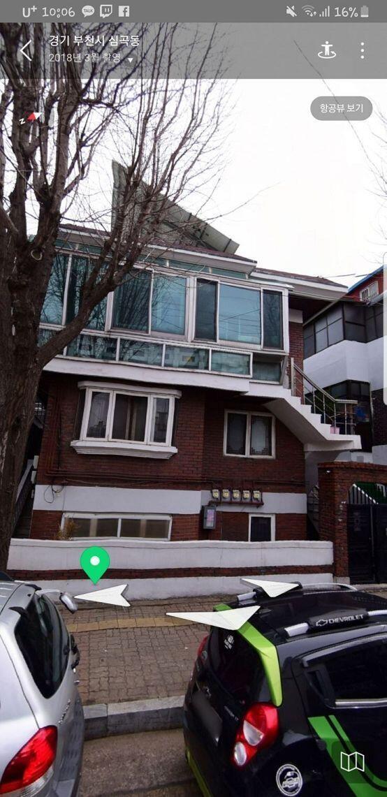 이런곳에 살았는데 안방에서 다같이 자는구조인데 어느날 큰누나가 밤에 눈이번쩍떠지더니