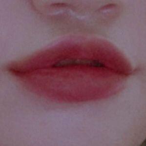 악 항마력.. 딸려서 다른 덴 못올린,, 입술 사진 올리고 강ㅇ궤~~ 입술이 안 두꺼운 편이라 밑입술은 무조건 오버립,, 첫번째 사진 입속은 얼