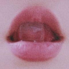 악 항마력.. 딸려서 다른 덴 못올린,, 입술 사진 올리고 강ㅇ궤~~ 입술이 안 두꺼운 편이라 밑입술은 무조건 오버립,, 첫번째 사진 입속은 얼
