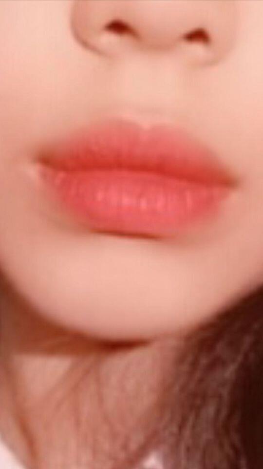 조명 쎈곳에서 찍어서 색이 더 쨍하게 나왔엉