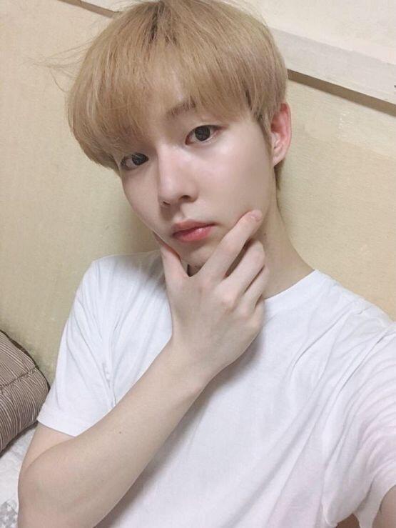 어라운드 어스 우제원ㅠㅠ 순위 많이 낮아,,, 그래도 대학교 다니면서도 과대였는대 우제원 하면 아~ 그 착한 과대~? 라고 할 정도였데 고닥교에