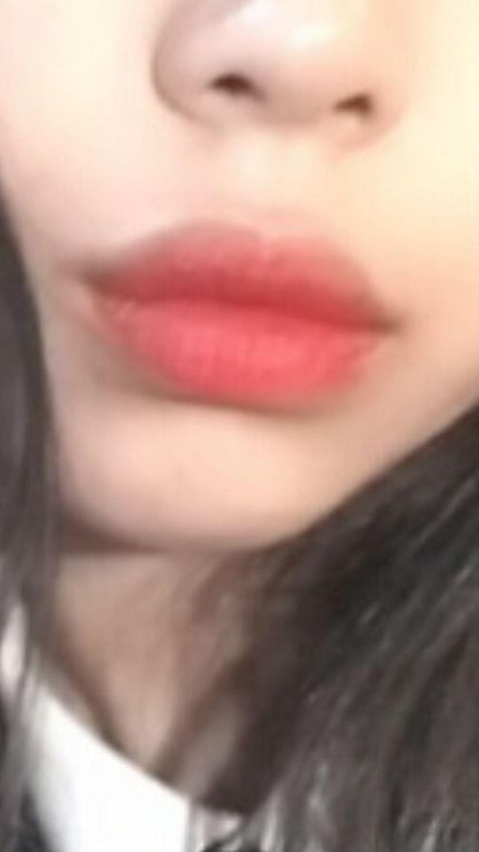 조명 쎈곳에서 찍어서 색이 더 쨍하게 나왔엉