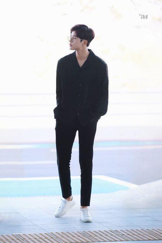 SF9 로운!!!! 우리 셒구ㅠ🐭🐭 키가 무려 190cm!!! 얼굴천재라고 불릴만큼 짱 잘생기고 비율도 좋고ㅠ 그냥 the love 그 자체라고