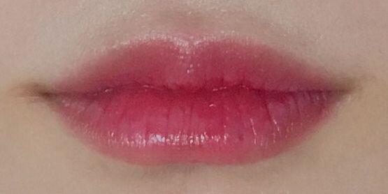 나도 입술 얇아서 슬픈데 립스틱으로 필러넣고 다닌다ㅠㅠ
