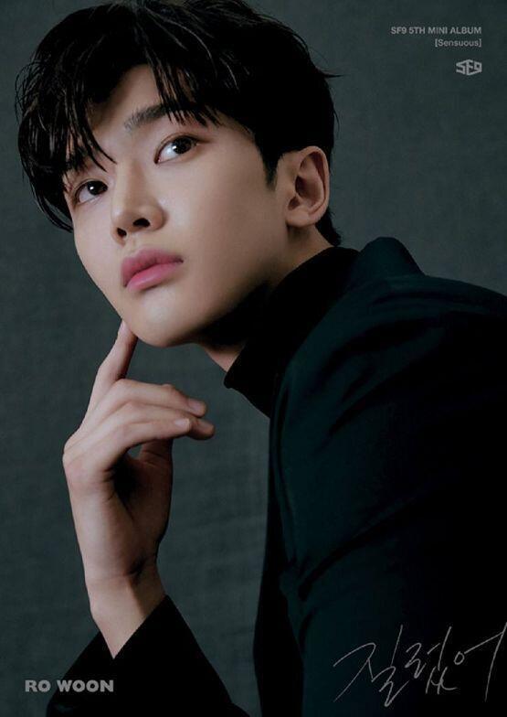 SF9 로운!!!! 우리 셒구ㅠ🐭🐭 키가 무려 190cm!!! 얼굴천재라고 불릴만큼 짱 잘생기고 비율도 좋고ㅠ 그냥 the love 그 자체라고