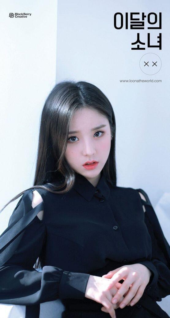본명 전희진 / 활동명 희진 국적 대한민국 / 출생년도 001019 개인 데뷔일 (솔로 앨범 발매 기준) 161005 데뷔곡 ViViD 이달의