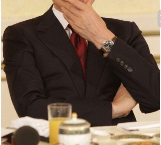 수트+손목시계