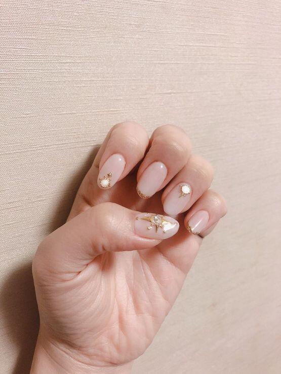 내 네일! 묽은 화이트 베이스에 올렸고 손톱연장은 아크릴로 했오