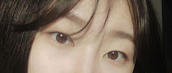 완전 데일리! 렌즈도 안 끼고 눈 전체적으로 갈색 섀도 옅게 발라준거 뷰러 찝어주고 아이라인 좀만 빼 주면 끝 완전 얇은 내 속쌍 진짜 몇 년