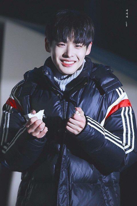 로얄 A에 키 185 병아리 같은 존잘 연습생 플랜에이 최병찬 한번만 뽑아줘 😢❤️ 10위권대 초반이라 너무 간절하다