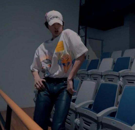 옷 잘 입다 못해 직접 커스텀까지 해버리는 태용! (마지막 사진)