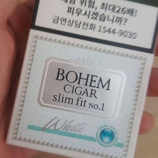>>2 >>3 >>5 사서 두개 펴봤는데 처음 펴보는거라 그런지 아직은 잘 모르겠더라... 멘솔도 생각보다 약하고ㅠ >>4 웅 슬림핏 화이트!