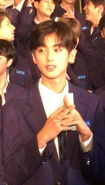 늬들 폰카짤 이렇게 잘생긴 애 봤니?