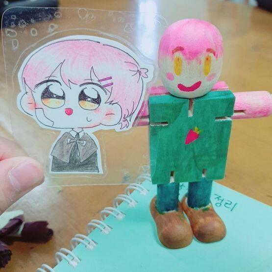 이게...작년그림들인데.... 진짜 누가봐도 손이 굳은게 보이지않아...?