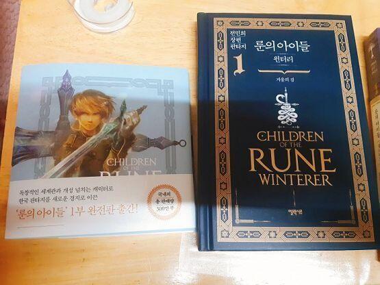 비닐 와서 책 싸는 중인데, 커버 벗기고 쌀까 그대로 쌀까... 이건 양쪽 다 멋있단말야..