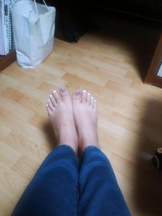 인생 처음으로 패디큐어 해봤오 근데 이거 너무 자주하면 건강에 안 좋다더라