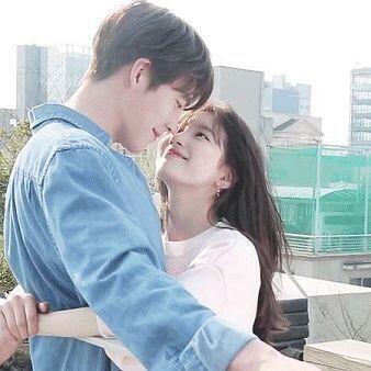 딱 이런 상태에서 누워있다고 생각하면 돼 이 움짤 아는 사람 있냐 움짤이 안올라가네 딱 내가 김우빈처럼 누워있으면 걔가 수지처럼 얼굴 들이밀고