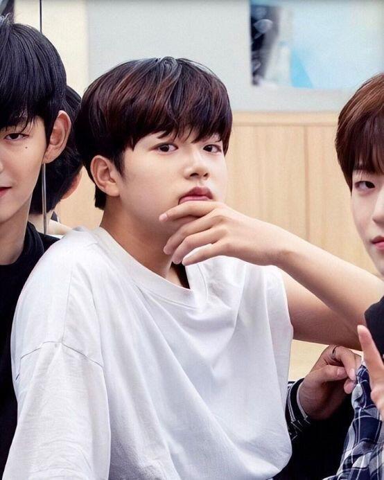 우리 진우 ㅜㅜㅜㅜ 살려죠 ㅜㅜㅜㅜㅜ 진우 살려서 우리 같이 10년 넘게 덕질하며 살자 ㅜㅜㅜㅜ