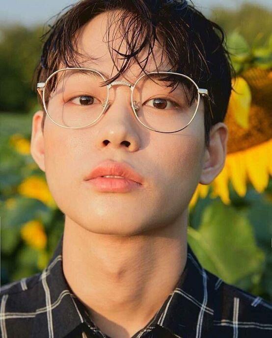 얘두라 나 스레주야 내 투픽 이세진 자랑 좀 할게 투표기간은 아니지만 얼굴이 너무 열일하길래