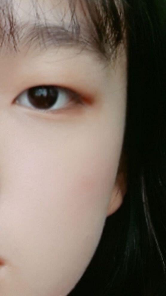 톤다운된 주황섀도우로 전체 베이스 깔고 아이라인 가이드만행