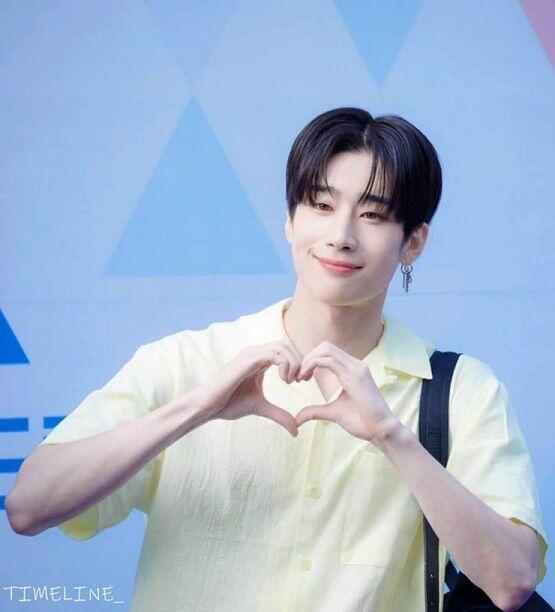 한승우.. 앓다죽을 우리 승우... 이제 엑스원 한승우네ㅎㅎ 암튼 진짜 그 크다란게 목소리는 존나미성에다가 음색오지는것도 개좋고 말하는거랑 웃는