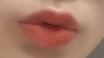 여기 입술 왜이렇게 다 예뻐