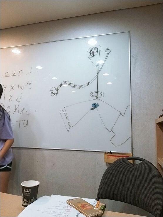 학원에서 이런거 그리면서 놀았어ㅋㅋㅋ
