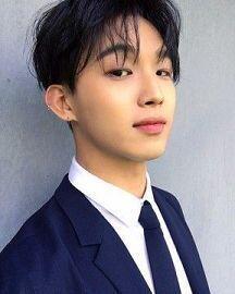 임현식이랑 민윤기...! 현식이 눈웃음이 너무 너무 이쁘고 너없인 안된다랑 아름답고도 아프구나 뮤비때 한 머리 너무 찰떡이라서 진짜ㅜㅜㅜ 그런 