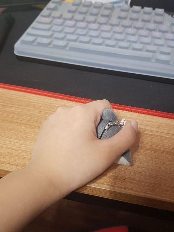 참고로 이 이어폰잭 악세사리 손에 쏙들어와!! 히히 (톔아이