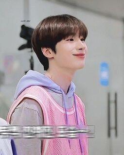한승우 ... 큐티섹시보컬을 담당하지