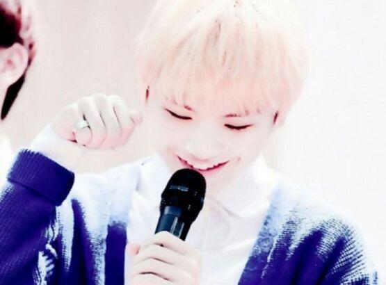 난 세븐틴 우지 캐럿들 사이에서도 입덕요정이라 불리거든!! 키는 164에 아담한 키에 세븐틴 민규랑 같이 있으면 키 차이 쩔어 민규는 키가 18