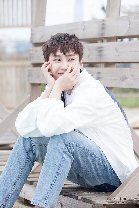 임현식..!! 하곤 이창섭 이랑 정일훈ㅜㅠㅠㅠㅠ 진짜 너무 애기스러워... 근데 또 무대에서는 진짜 반전 카리스마 ㅜㅜㅠㅠ 특히 일훈이능 갭차이
