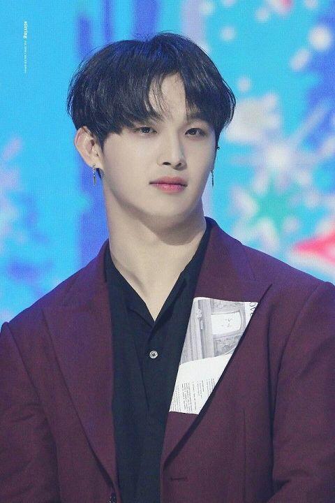 임현식..!! 하곤 이창섭 이랑 정일훈ㅜㅠㅠㅠㅠ 진짜 너무 애기스러워... 근데 또 무대에서는 진짜 반전 카리스마 ㅜㅜㅠㅠ 특히 일훈이능 갭차이
