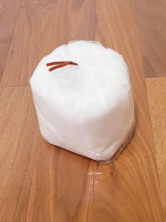 그리고 인형 속에 들어갈 푹신푹신한 솜. 솜이 없으면 휴지로 대체해도 돼!