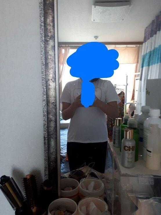 짠! 사진! 맨 위가 내 체형이고 반팔에 가려진 부분에 팔뚝살이 두둑함... 얼굴과 폰케이스는 가렸어! 아래 두개는 내가 좋아하는 스타일이야!