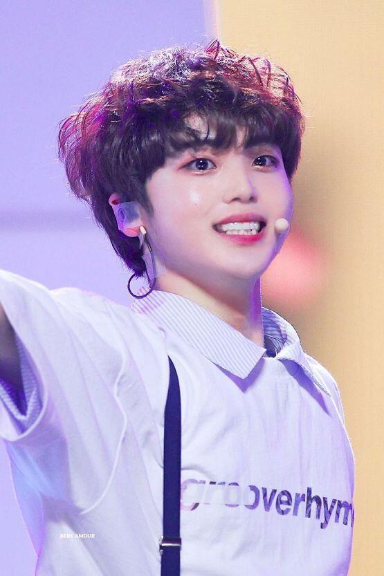 송형준 ..... 귀여워죽어